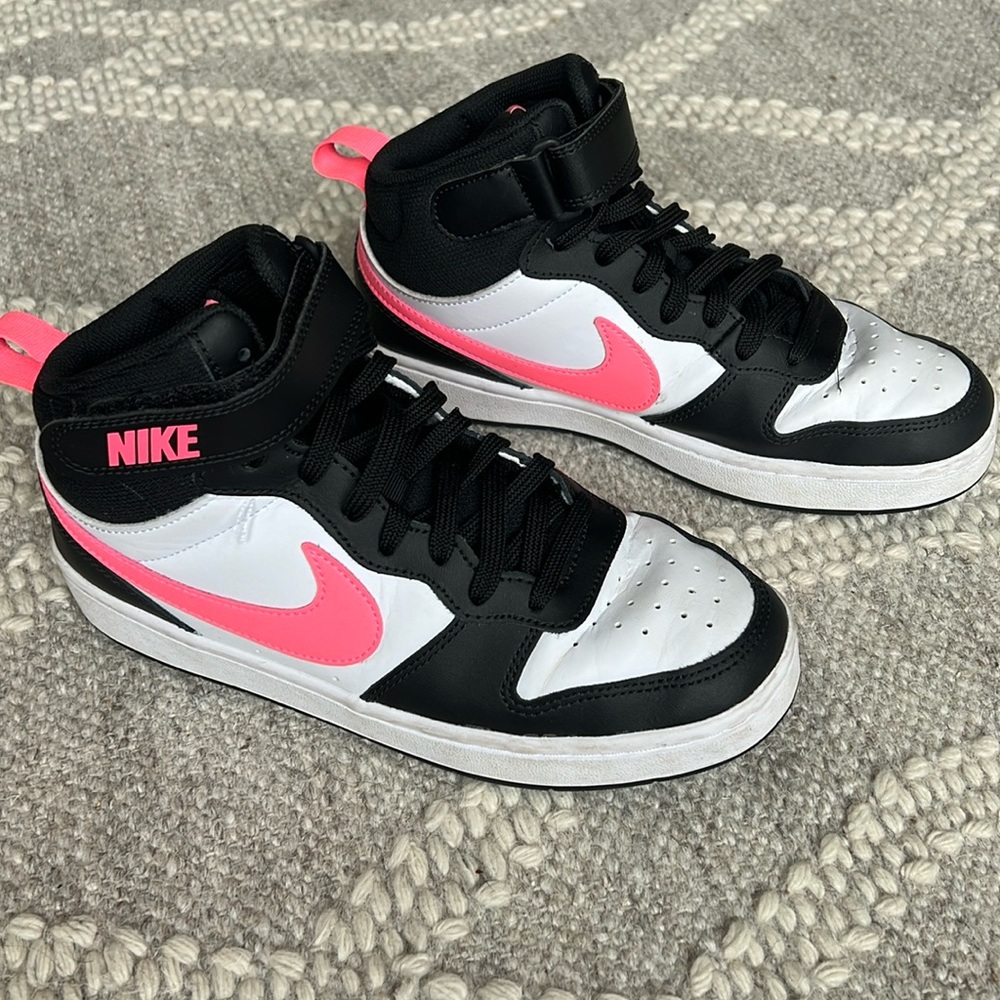 Nike blk and pink high tops leather size 6.5y